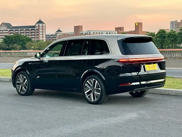 Li Auto L9 — Фото автомобиля 4