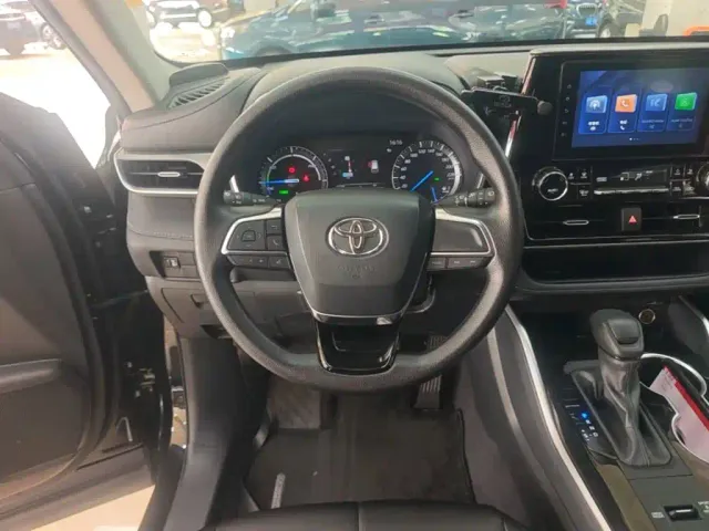 Toyota Highlander — Фото автомобиля 10