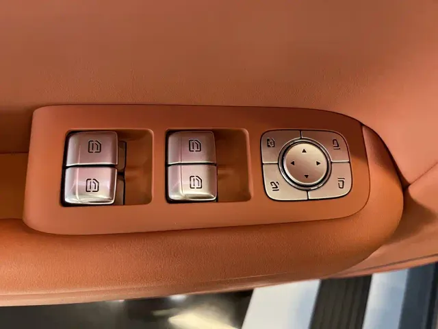 Li Auto L8 — Фото автомобиля 26
