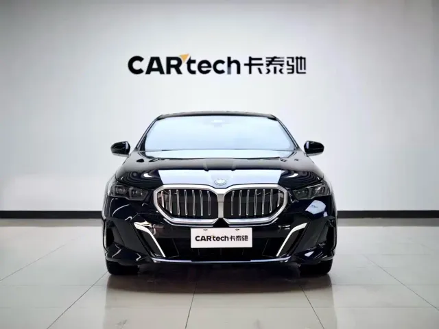 BMW 5 Series — Фото автомобиля 2