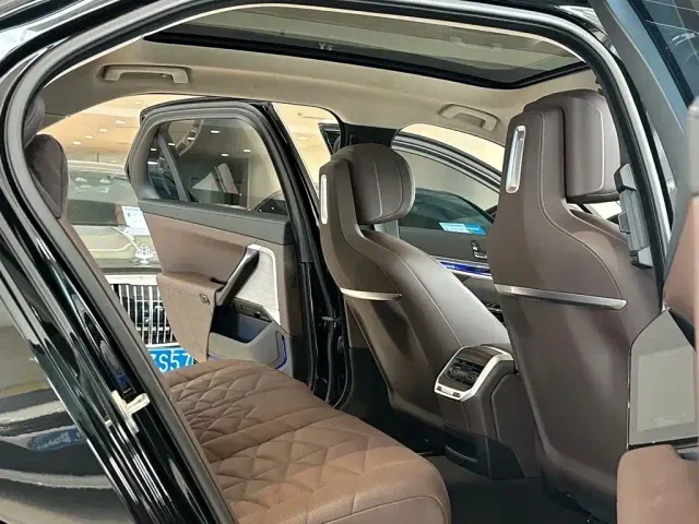 BMW 7 Series — Фото автомобиля 8