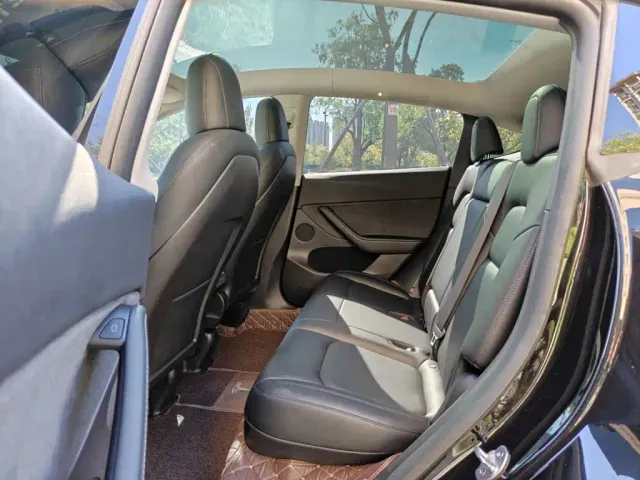 Tesla Model Y — Фото автомобиля 16