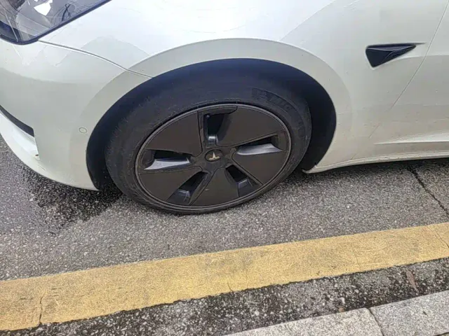 Tesla Model 3 — Фото автомобиля 22