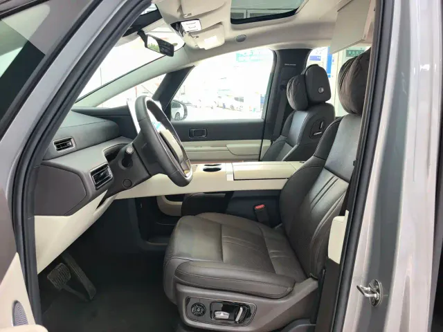 Li Auto MEGA — Фото автомобиля 5