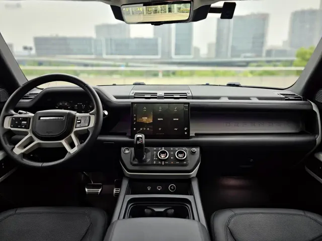 Land Rover Defender — Фото автомобиля 7