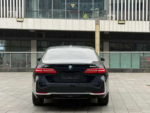 BMW 5 Series — Фото автомобиля 5