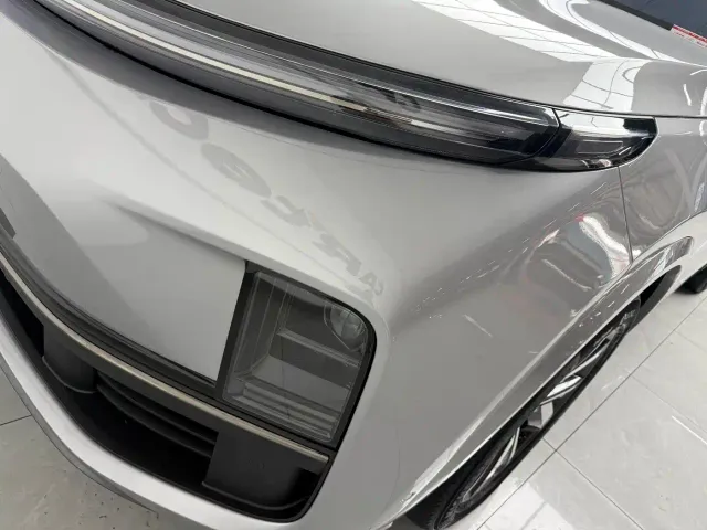 Li Auto L8 — Фото автомобиля 15