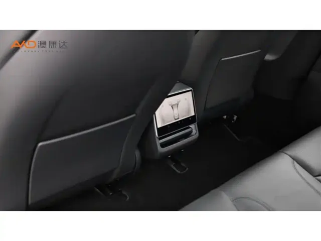 Tesla Model 3 — Фото автомобиля 9