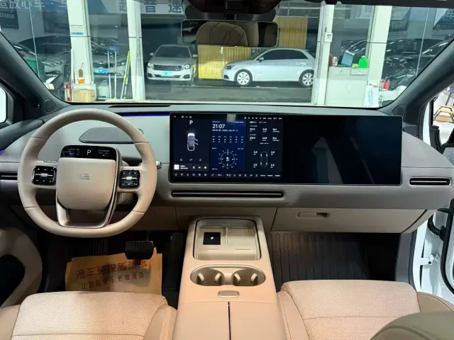 Li Auto i6 — Фото автомобиля 8