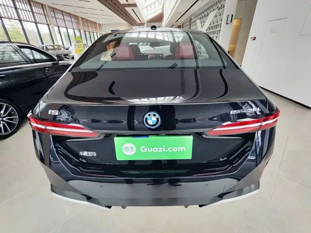 BMW i5 — Фото автомобиля 5