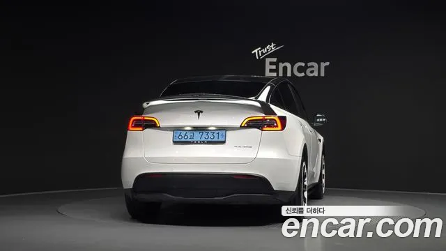 Tesla Model Y — Фото автомобиля 4