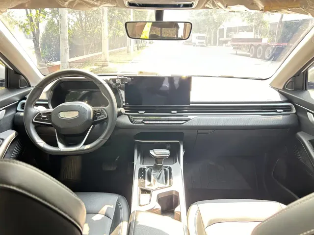 Geely Emgrand — Фото автомобиля 5