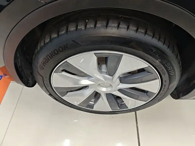 Tesla Model Y — Фото автомобиля 22