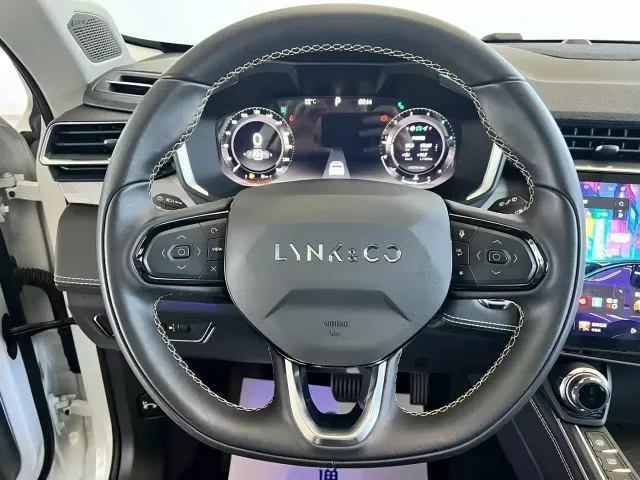 Lynk & Co 01 — Фото автомобиля 18