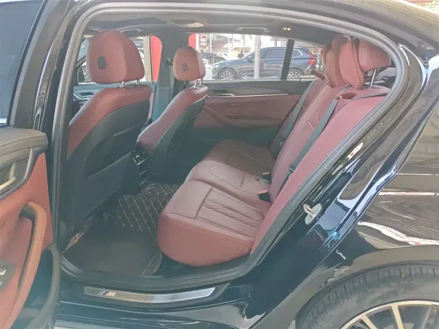 BMW 5 Series — Фото автомобиля 16