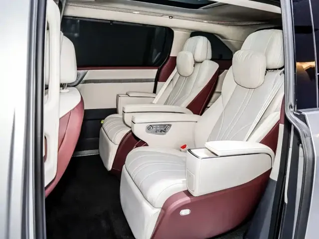 Xpeng X9 — Фото автомобиля 10