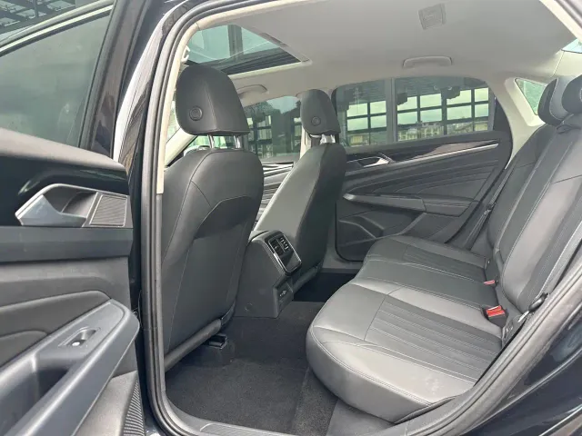 Volkswagen Passat — Фото автомобиля 12