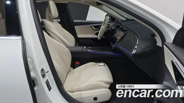 Mercedes-Benz E-Class — Фото автомобиля 11