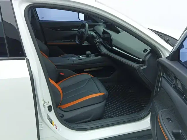Changan Changan UNI-V 2023 1.5T Premium Edition — Фото автомобиля 8