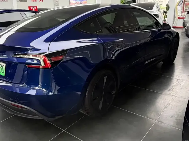 Tesla Model 3 2025 Model Year Facelift Rear-Wheel Drive — Фото автомобиля 4