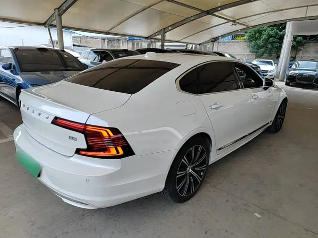 Volvo S90 — Фото автомобиля 4