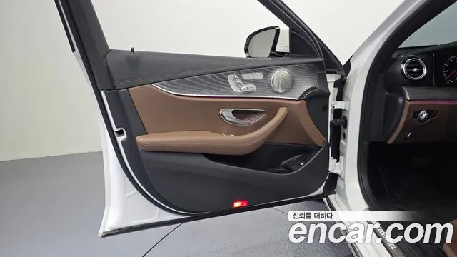Mercedes-Benz E-Class E-класс W213 E350 4MATIC Exclusive — Фото автомобиля 26