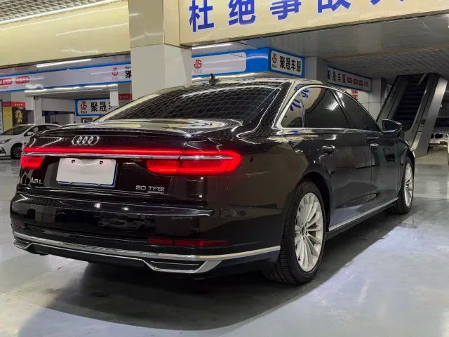 Audi A8 — Фото автомобиля 12