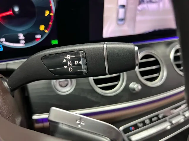 Mercedes-Benz E-Class — Фото автомобиля 23