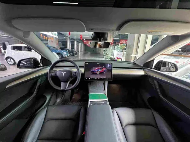 Tesla Model Y — Фото автомобиля 7