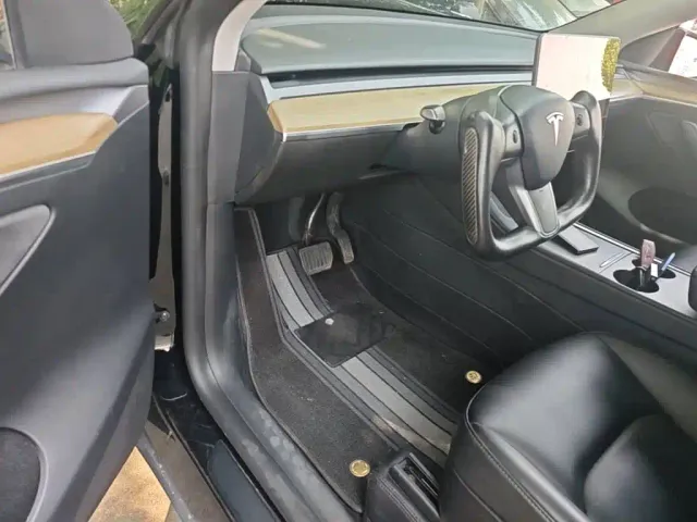 Tesla Model Y — Фото автомобиля 15