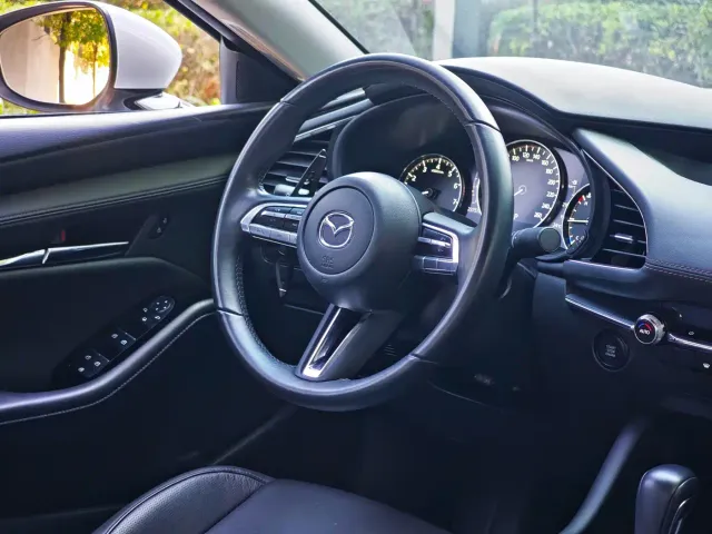 Mazda Axela — Фото автомобиля 13