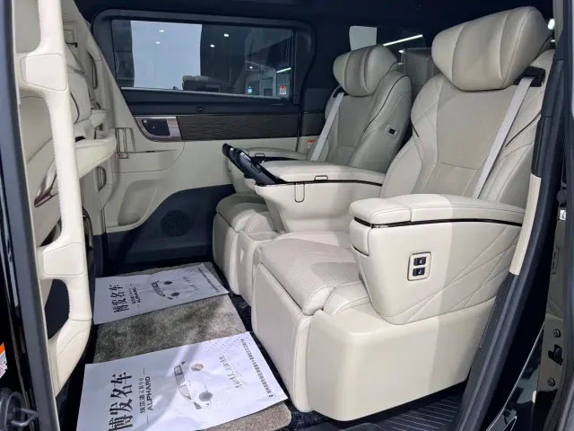 Toyota Vellfire — Фото автомобиля 12