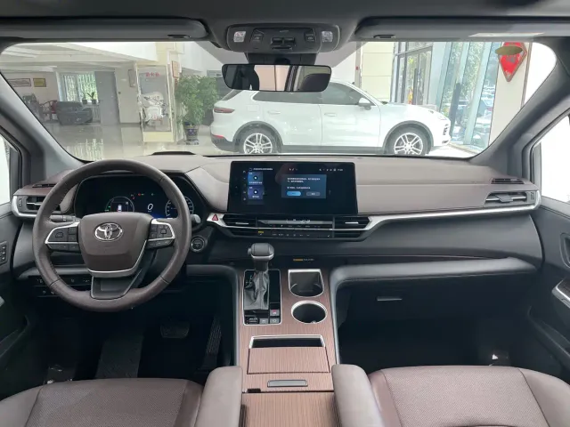 Toyota Granvia — Фото автомобиля 17