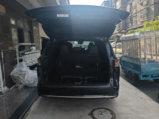 Toyota Sienna — Фото автомобиля 4