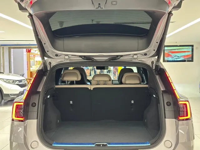 Volvo XC70 Plug-in Hybrid — Фото автомобиля 8
