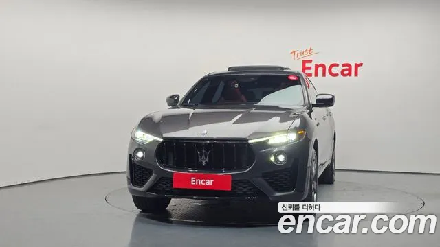 Maserati Levante — Фото автомобиля 3