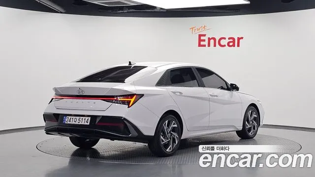Hyundai Avante CN7 — Фото автомобиля 2
