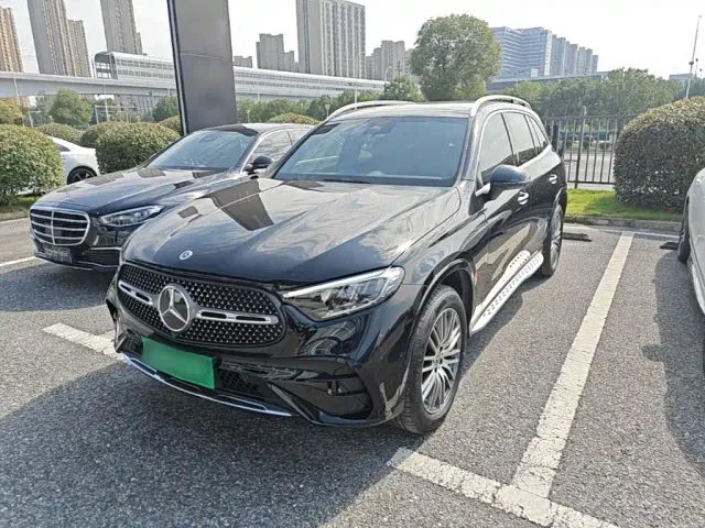 Фотография автомобиля — Mercedes-Benz GLC-Class