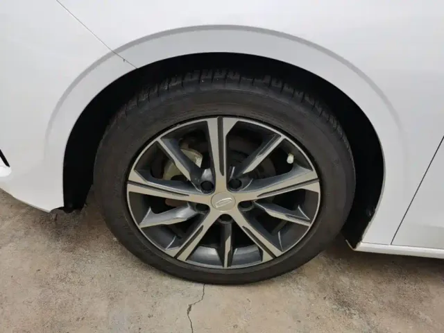 Geely Emgrand — Фото автомобиля 22