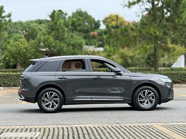Lincoln Corsair — Фото автомобиля 4