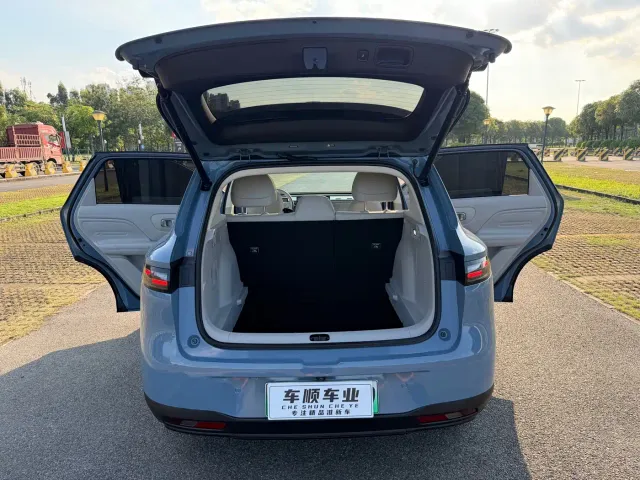 Leapmotor B10 — Фото автомобиля 30
