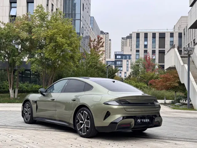 Xiaomi SU7 — Фото автомобиля 8