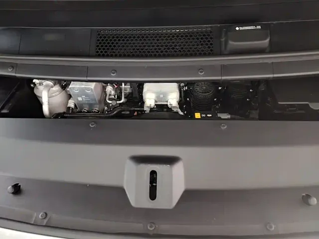 Li Auto MEGA — Фото автомобиля 19