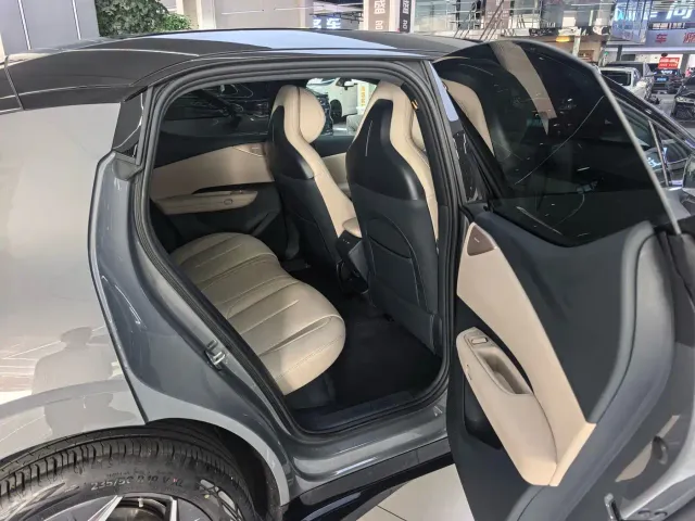 Lynk & Co Z20 — Фото автомобиля 14
