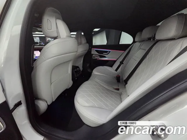 Mercedes-Benz E-Class — Фото автомобиля 12