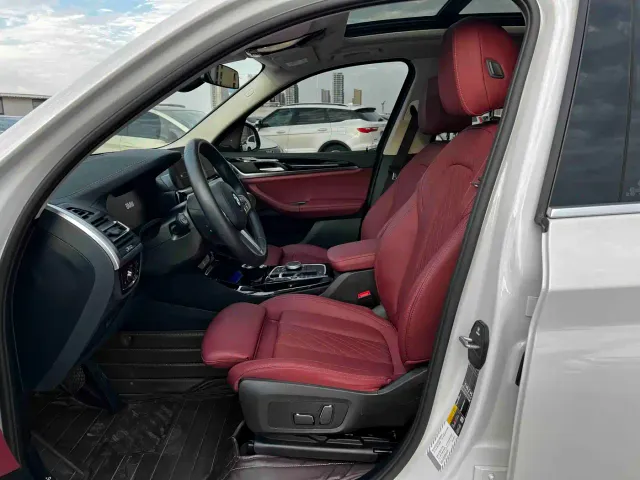 BMW iX3 — Фото автомобиля 3