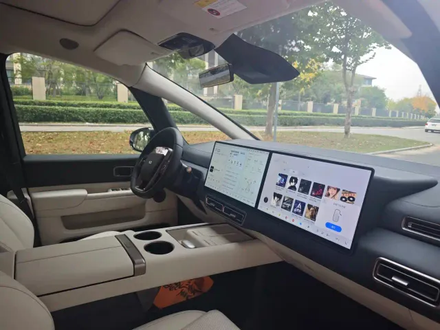 Li Auto MEGA — Фото автомобиля 11