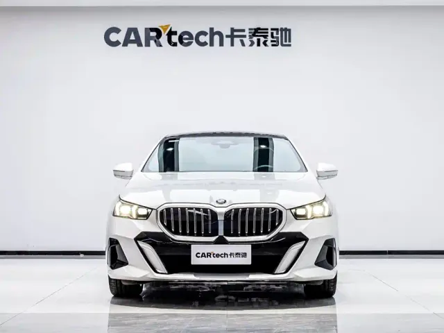 Фотография автомобиля — BMW 5 Series