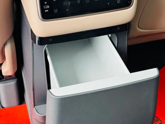 Li Auto MEGA — Фото автомобиля 7