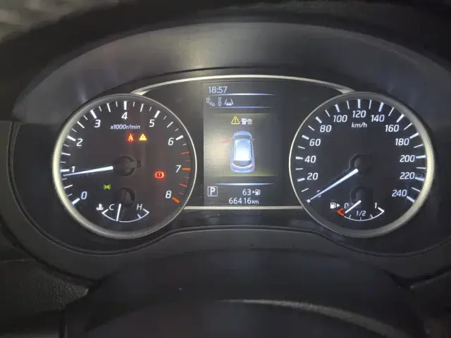 Nissan Tiida — Фото автомобиля 14